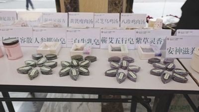 省衛(wèi)健委直屬機(jī)關(guān)黨委和省二人民醫(yī)院黨委舉辦&ldquo;喜迎新春中醫(yī)藥文化進(jìn)機(jī)關(guān)&rdquo;活動(dòng)